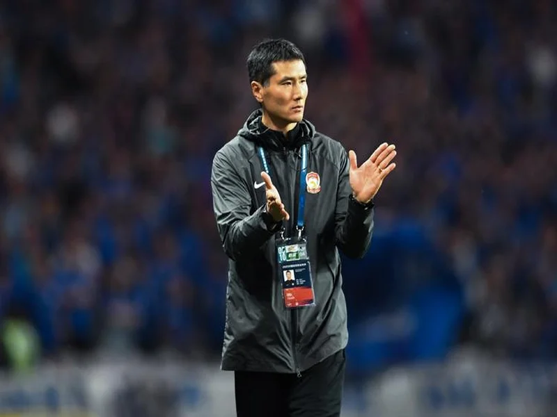 直播吧:邵佳一观摩熊猫杯考察球员,国足可能年底或明年初集中